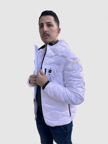 Blauer giubbotto bianco uomo con cappuccio aonde patch logo sul braccio